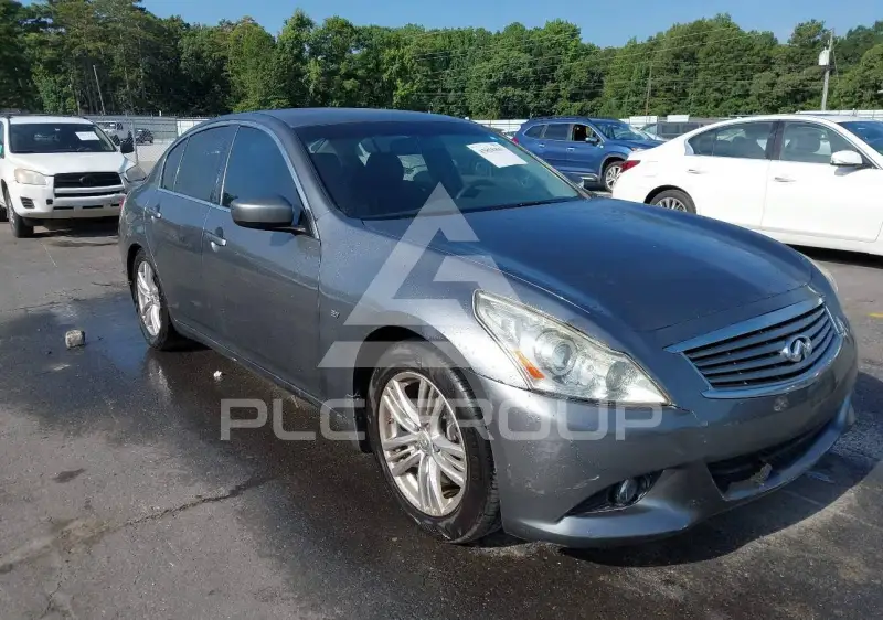 2015 Infinity Q40 фото