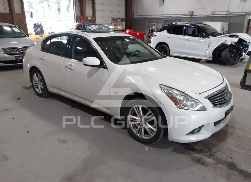 2015 Infinity Q40 фото