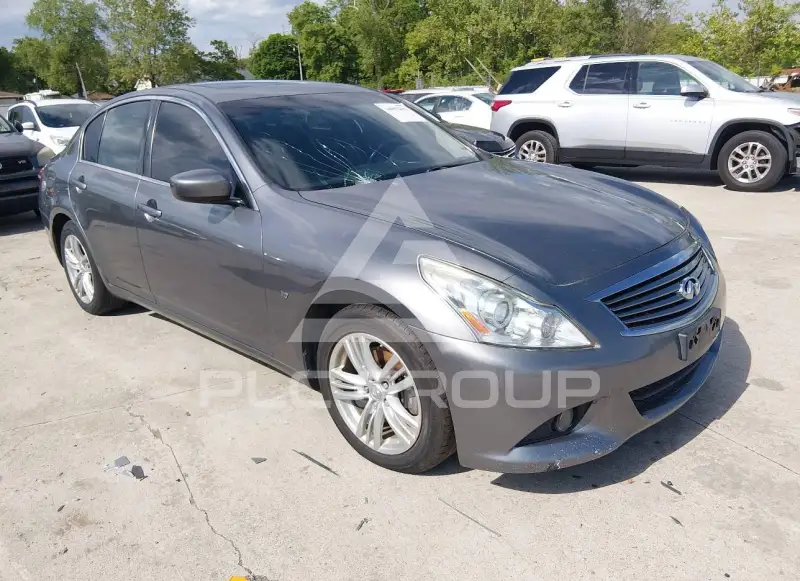 2015 Infinity Q40 фото