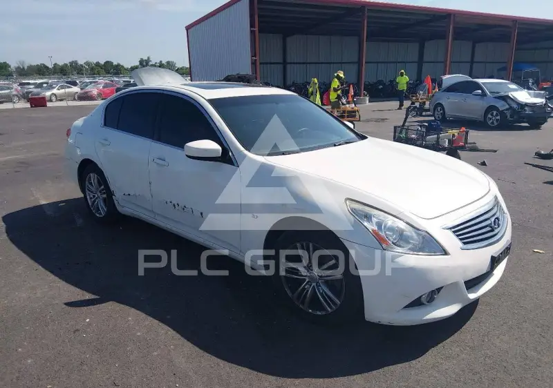 2015 Infinity Q40 фото