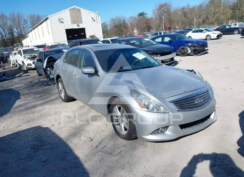 2015 Infinity Q40 фото