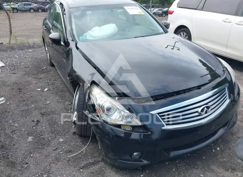 2015 Infinity Q40 фото