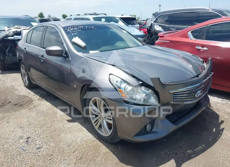 2015 Infinity Q40 фото