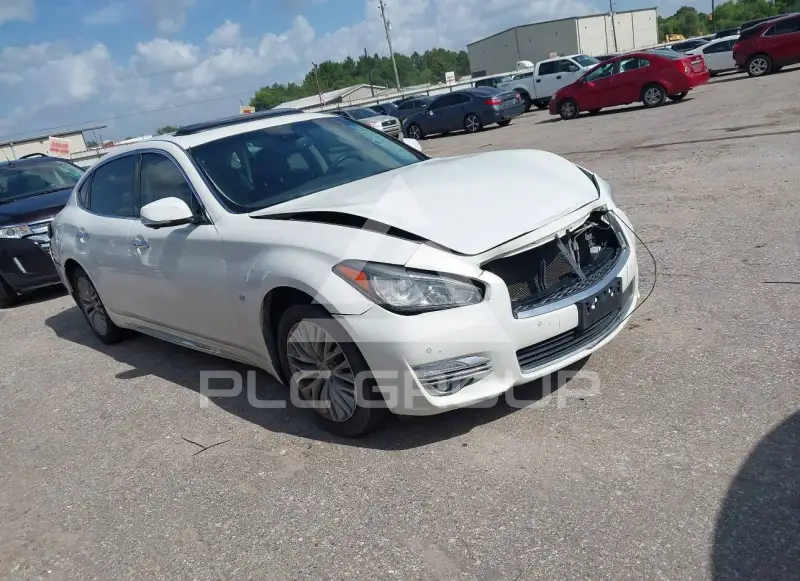 2015 Infinity Q70 фото