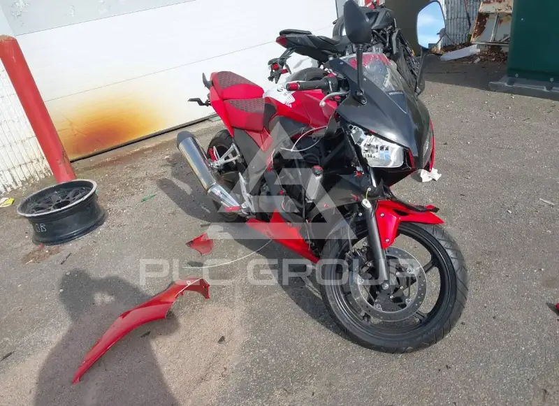 2015 Honda CBR300 фото