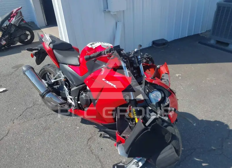 2015 Honda CBR300 фото