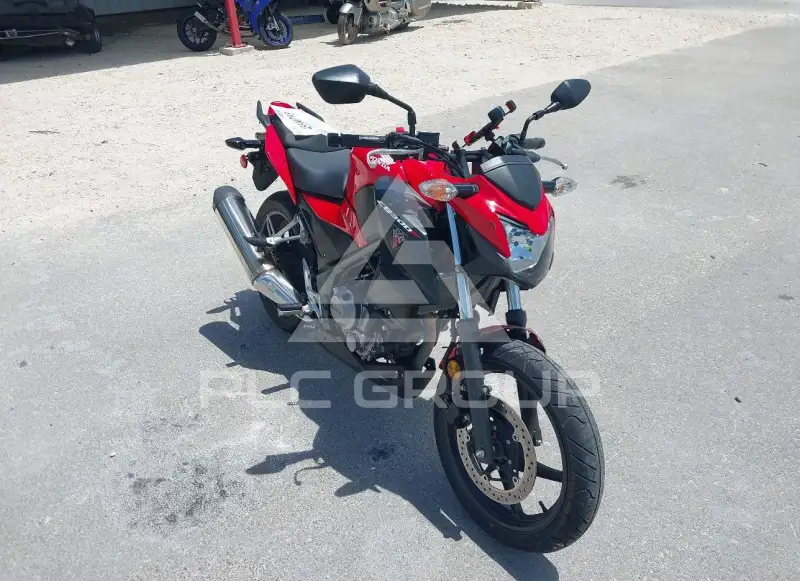 2015 Honda CB300 фото
