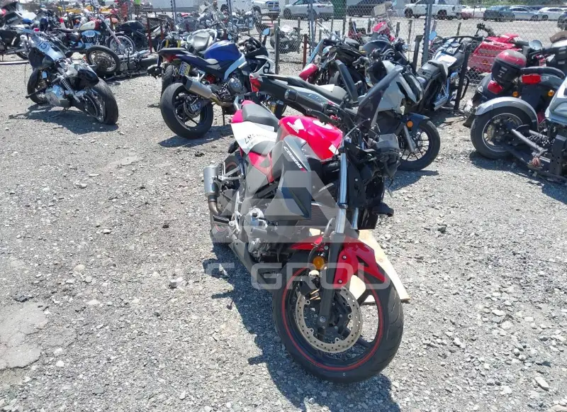 2015 Honda CB300 photo
