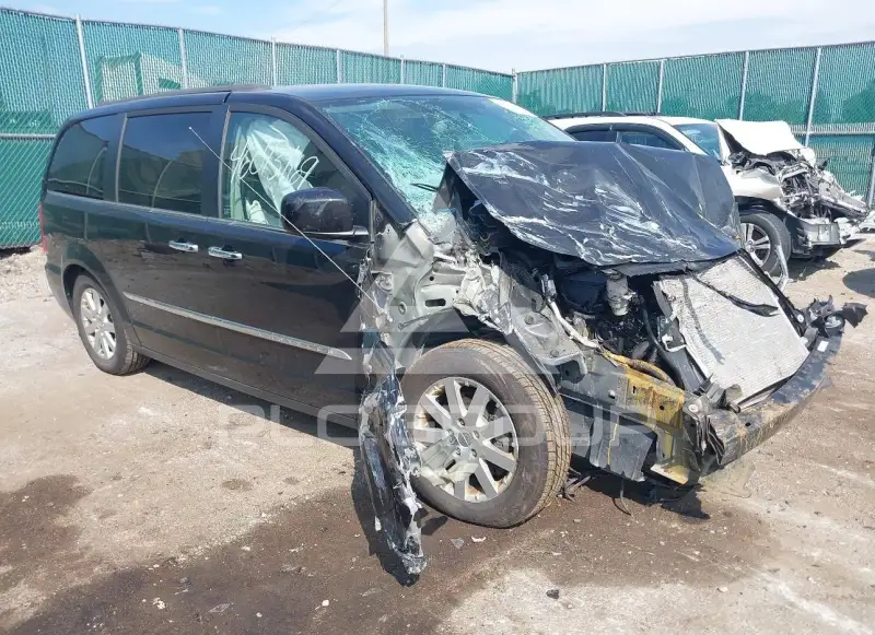 2015 Chrysler TOWN & COUNTRY photo