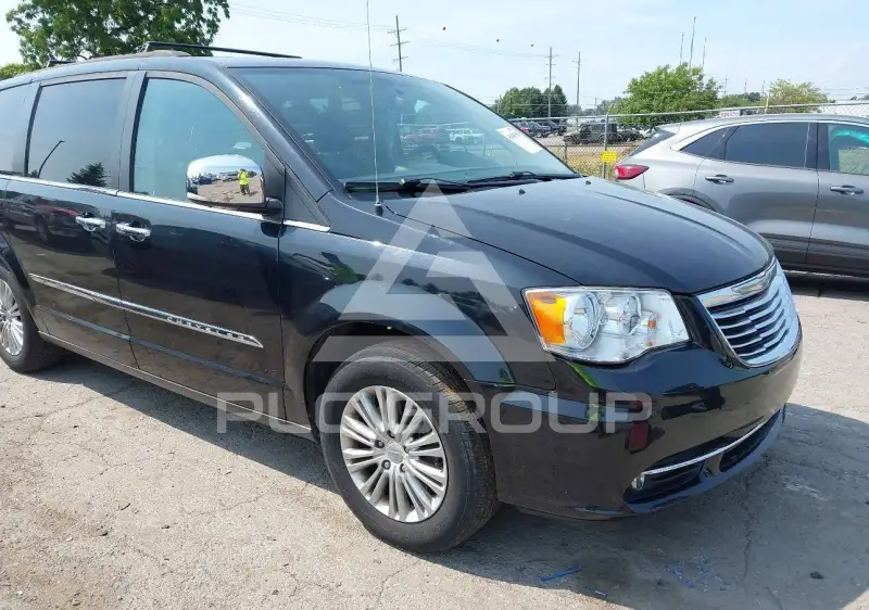 2015 Chrysler TOWN & COUNTRY photo