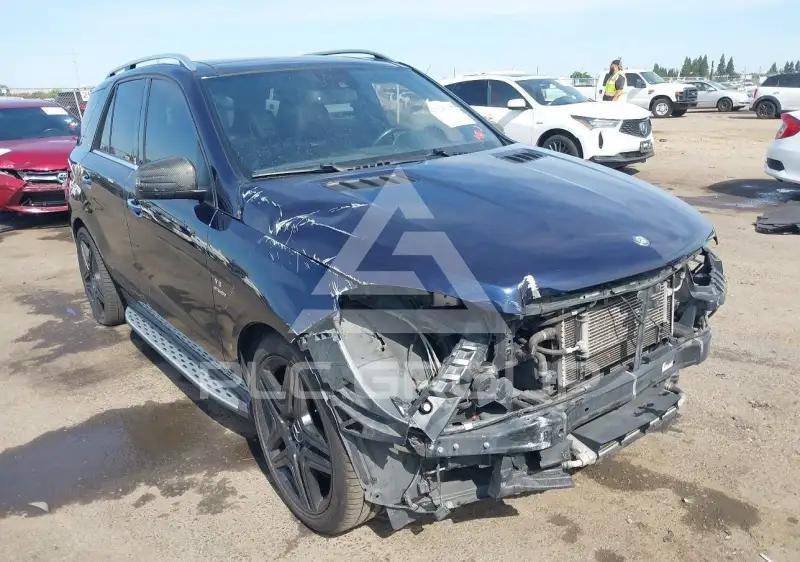 2015 Mercedes Benz ML 63 AMG фото