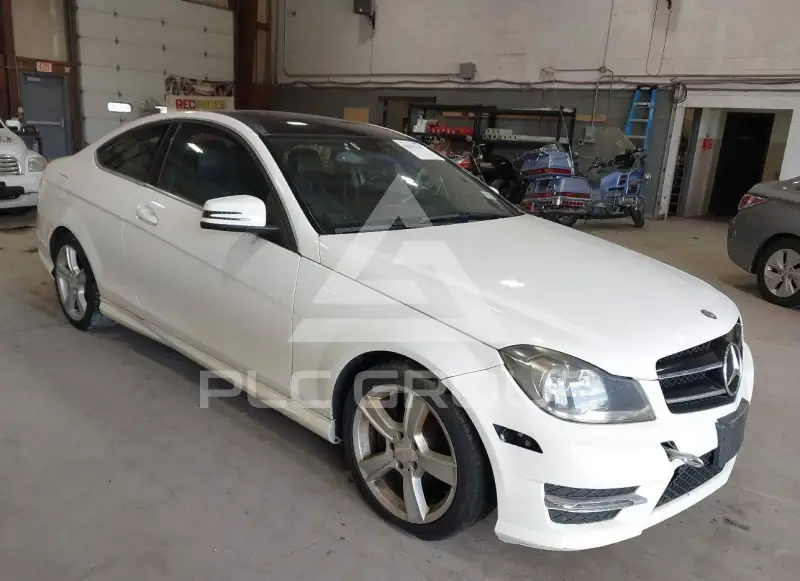 2015 Mercedes Benz C 250 фото