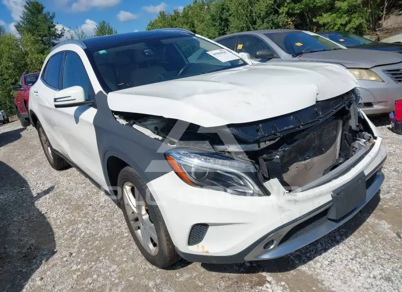 2015 Mercedes Benz GLA 250 photo