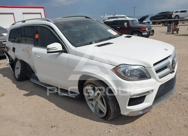 2015 Mercedes Benz GL 550 фото