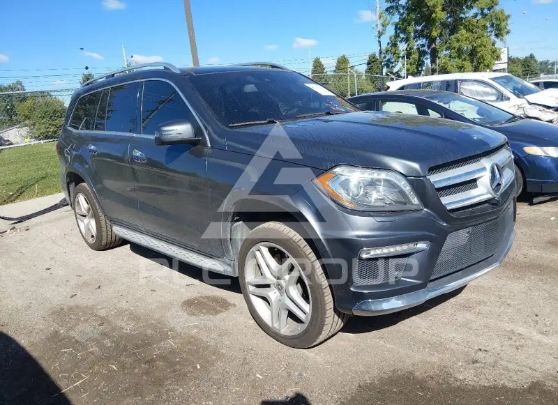 2015 Mercedes Benz GL 550 фото