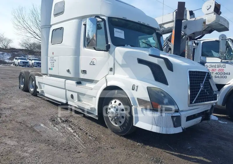 2015 Volvo VNL photo