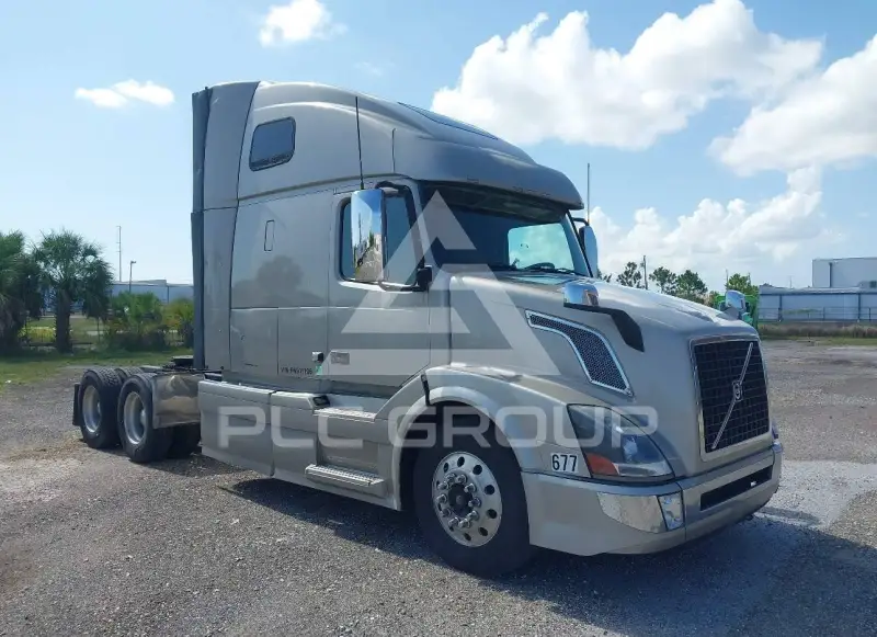 2015 Volvo VNL photo