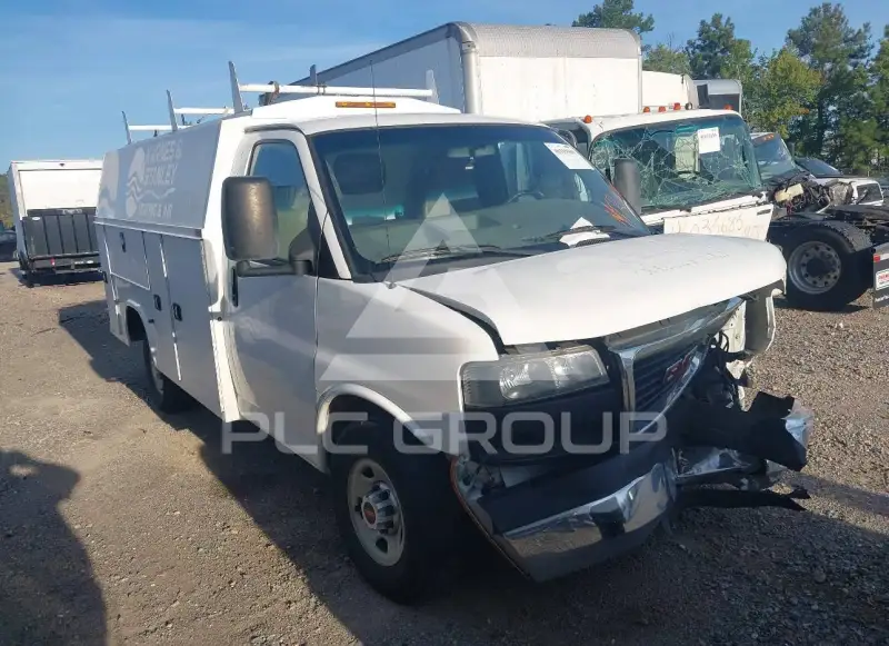 2015 GMC Savana photo
