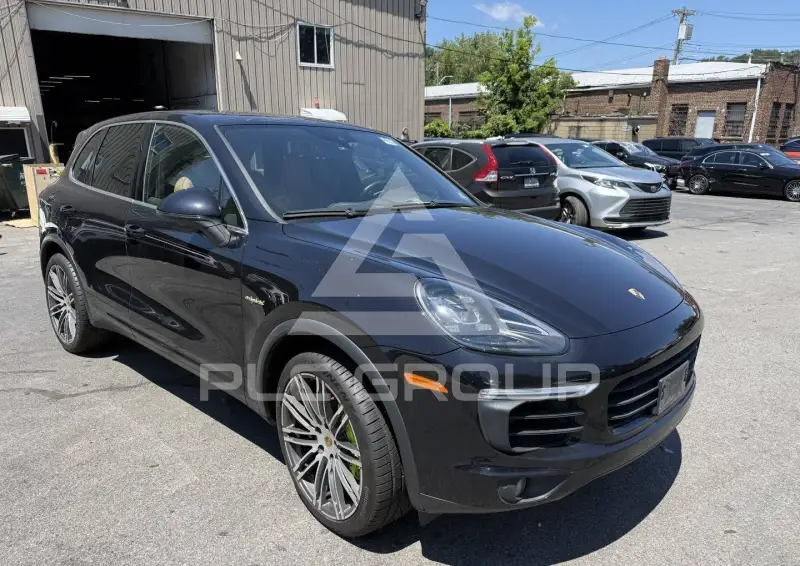 2015 Porsche CAYENNE photo