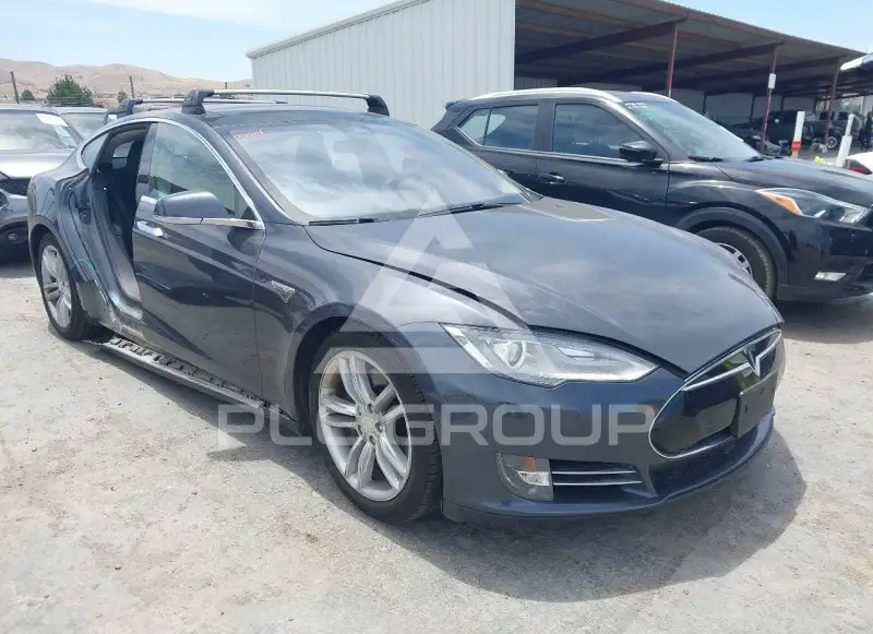 2015 Tesla Model S фото