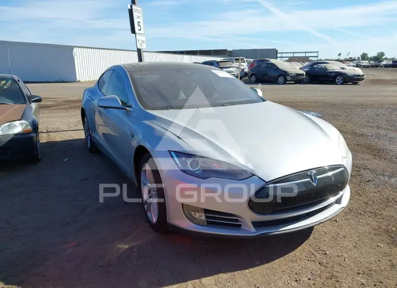 2015 Tesla Model S фото