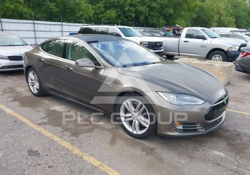 2015 Tesla Model S фото