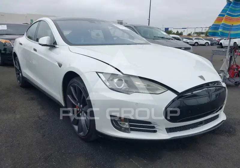 2015 Tesla Model S фото
