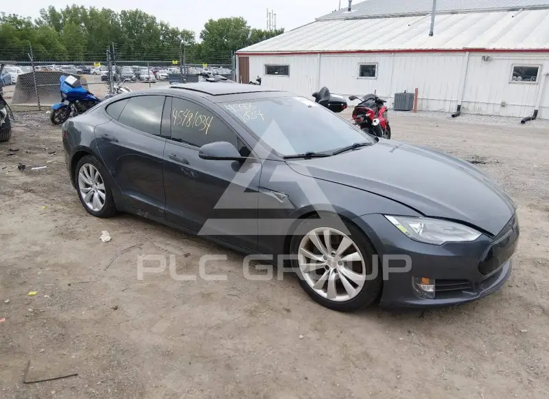 2015 Tesla Model S photo