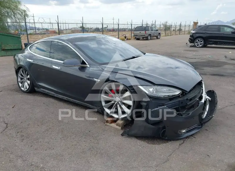 2015 Tesla Model S фото