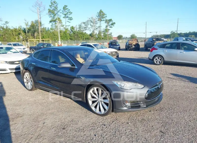 2015 Tesla Model S фото