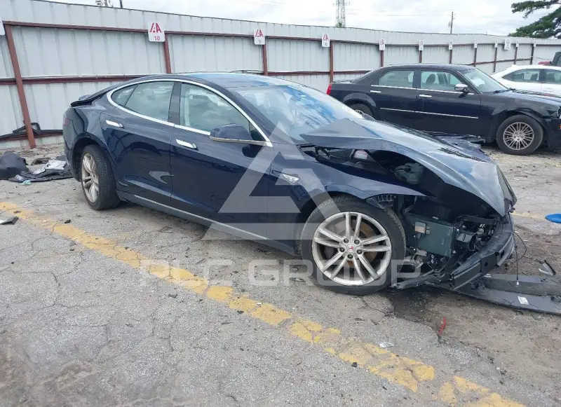 2015 Tesla Model S photo