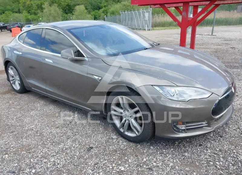 2015 Tesla Model S photo