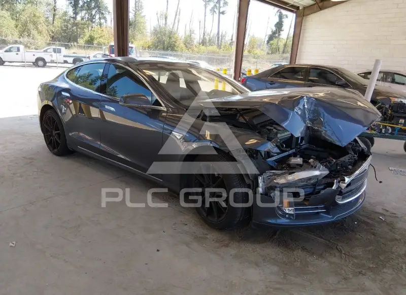2015 Tesla Model S фото
