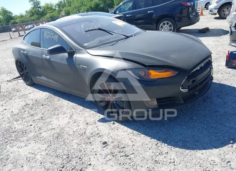 2015 Tesla Model S фото