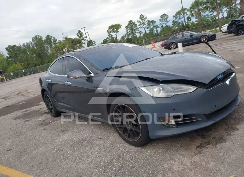 2015 Tesla Model S фото