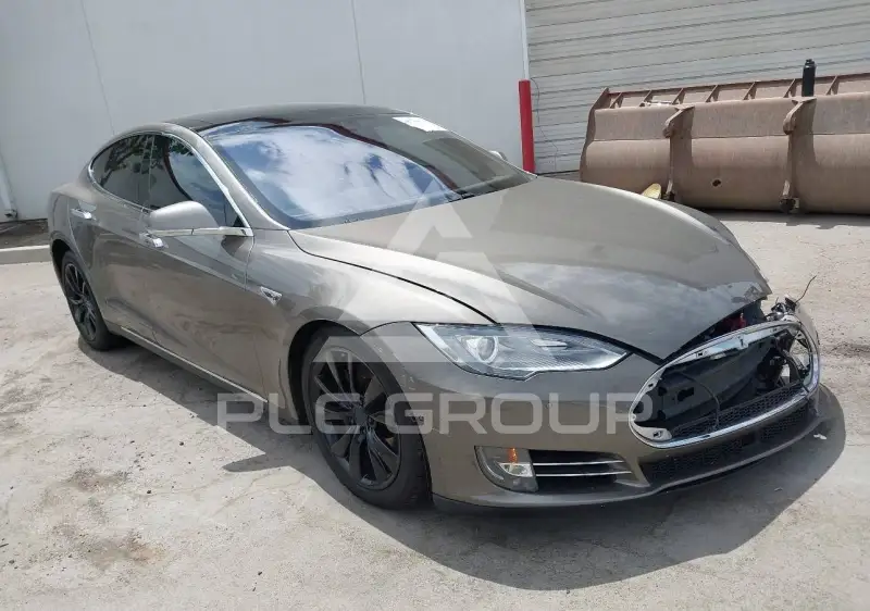 2015 Tesla Model S photo
