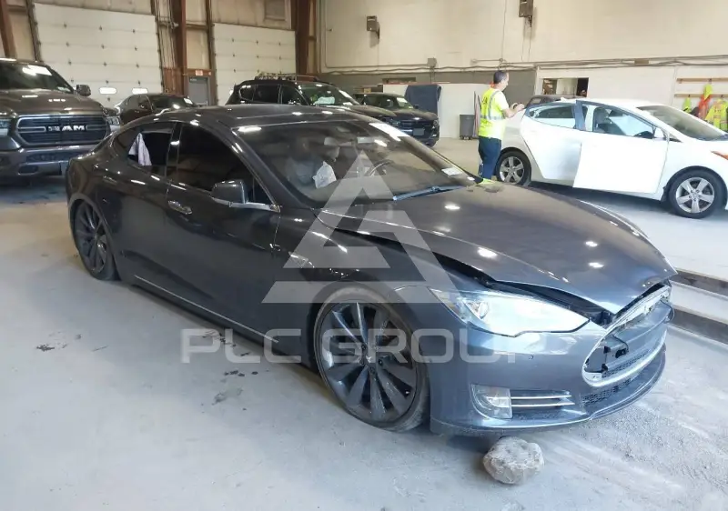 2015 Tesla Model S фото