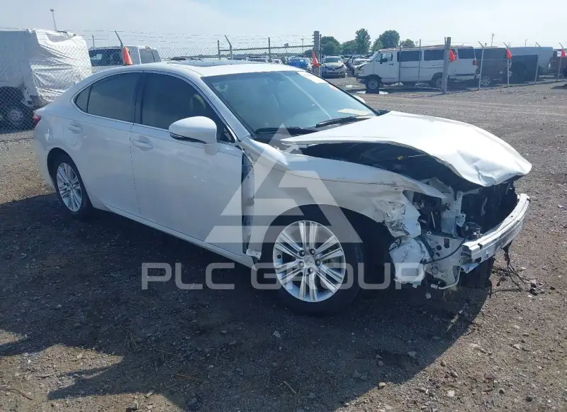 2015 Lexus ES350 photo