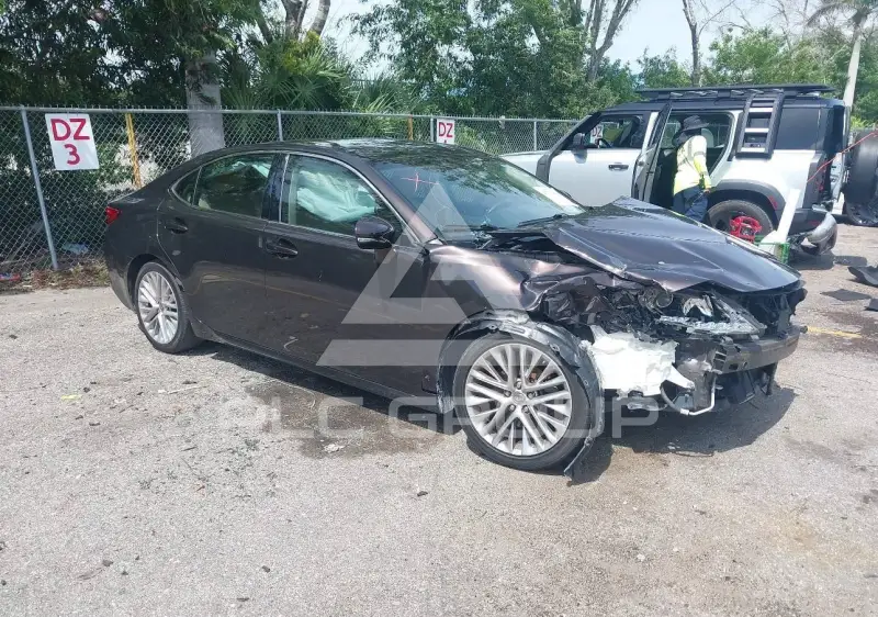 2015 Lexus ES photo