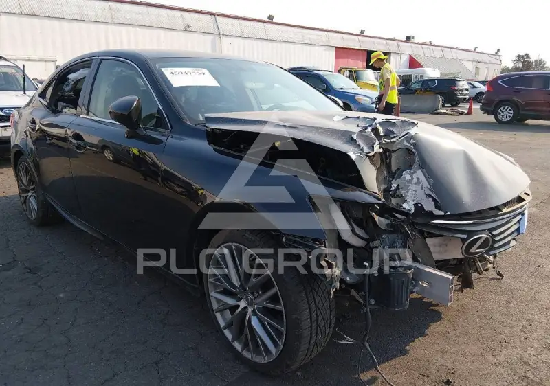 2015 Lexus IS photo