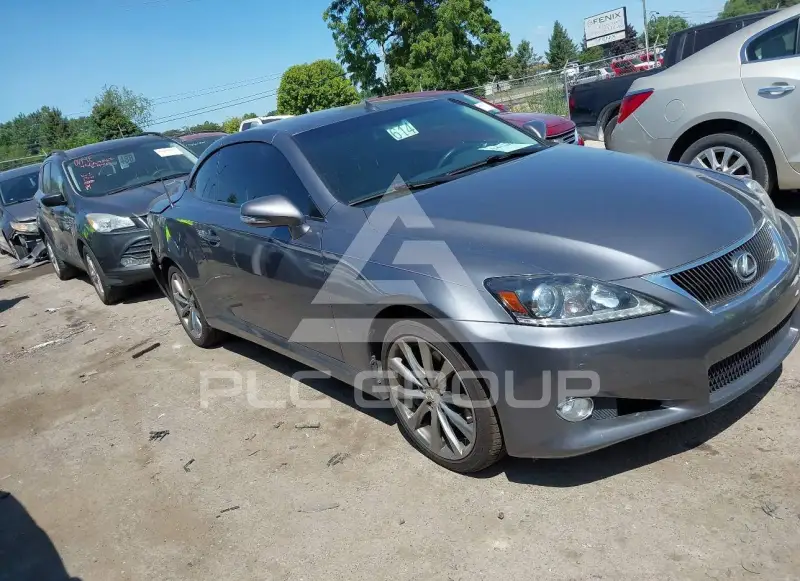 2015 Lexus IS350 photo