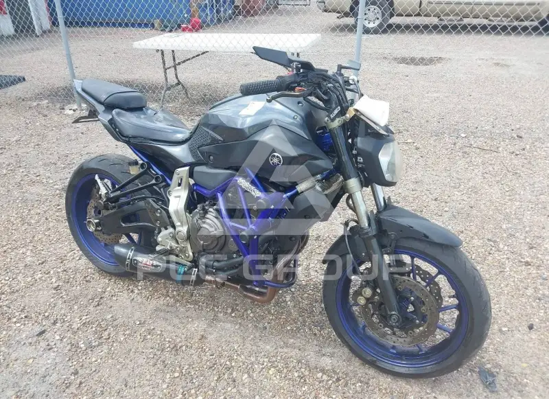 2015 Yamaha FZ07 photo