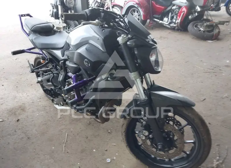 2015 Yamaha FZ07 фото