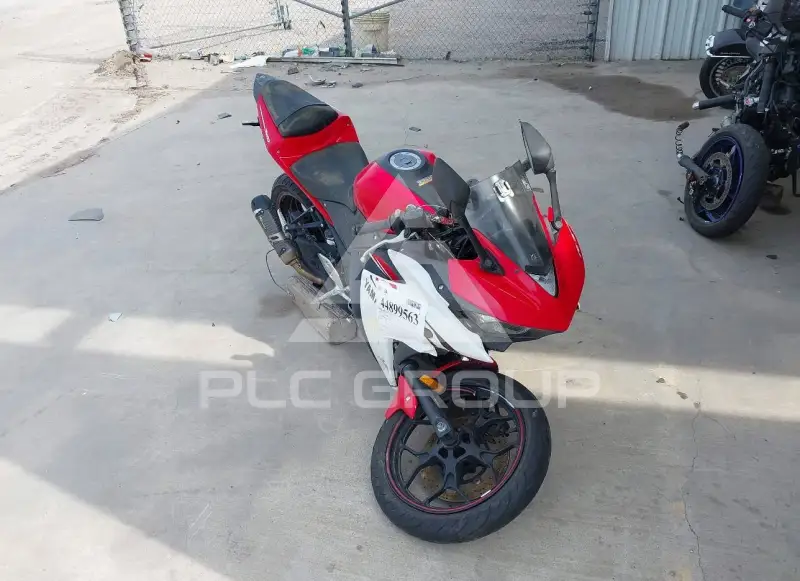 2015 Yamaha YZFR3 фото