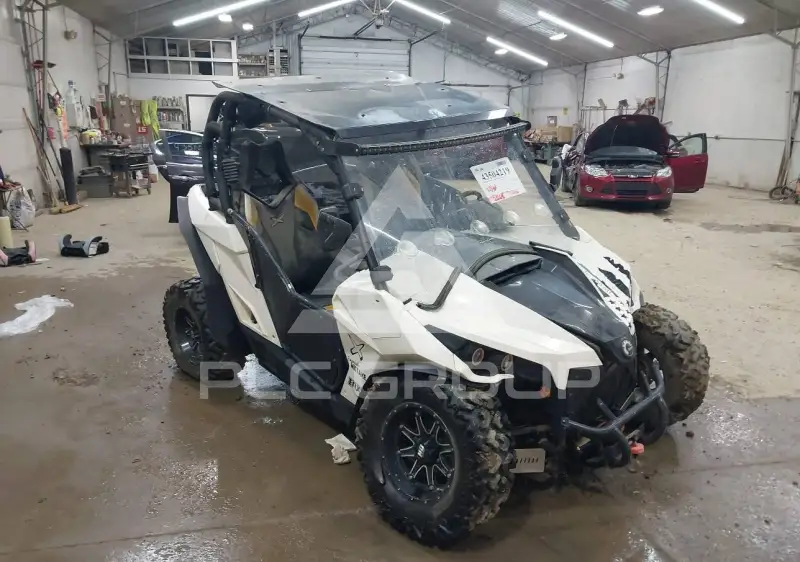 2015 Can-AM MAVERICK фото