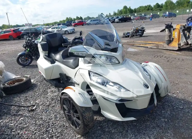 2015 Can-AM SPYDER фото