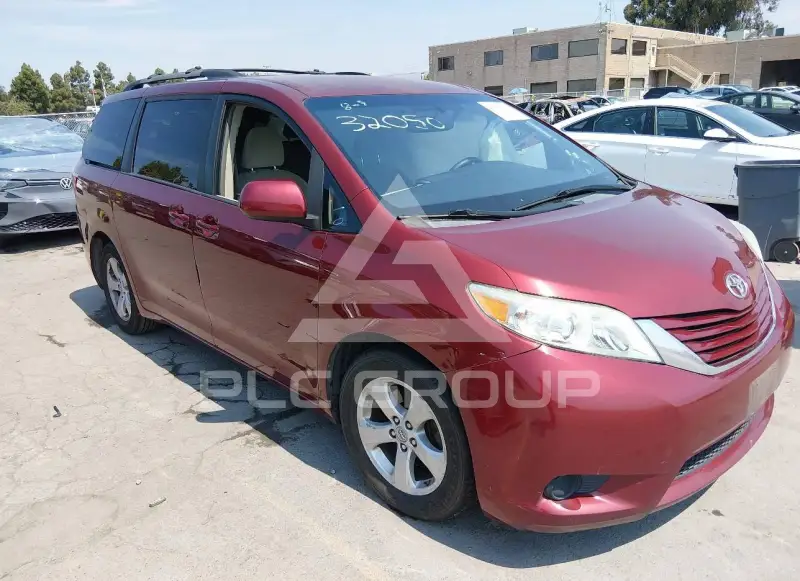 2015 Toyota SIENNA фото