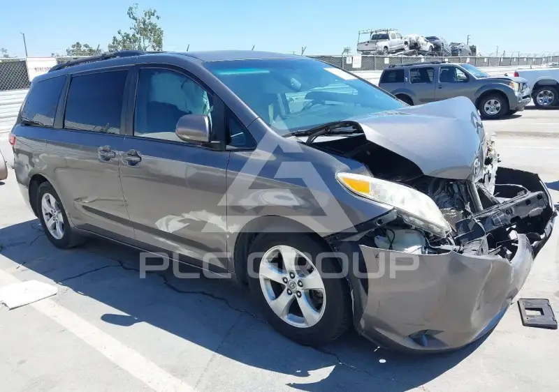 2015 Toyota SIENNA фото