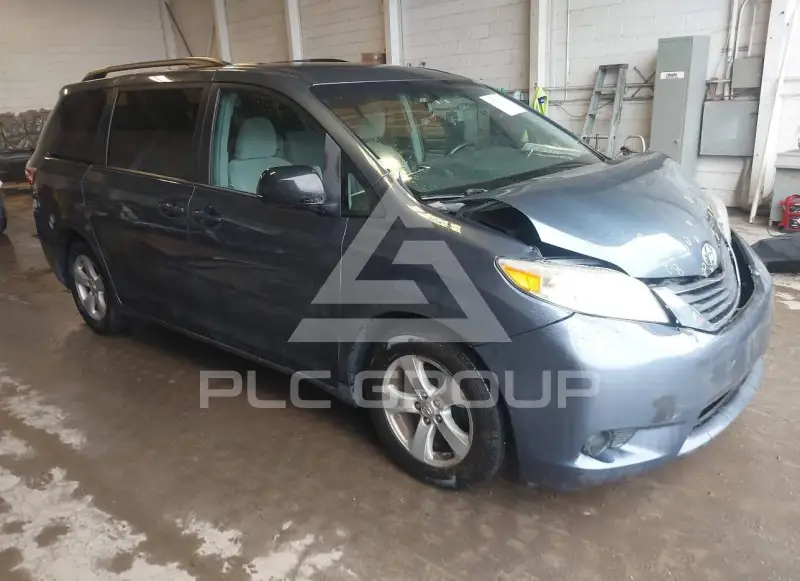 2015 Toyota SIENNA фото