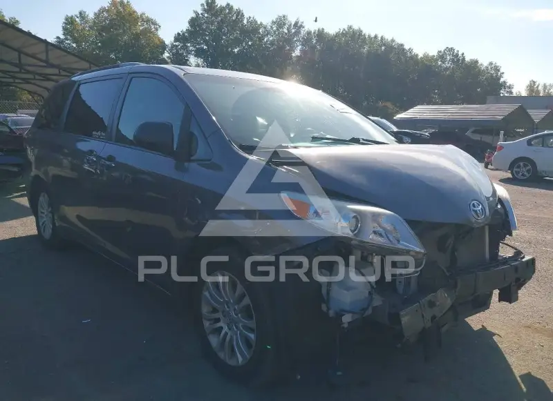 2015 Toyota SIENNA photo